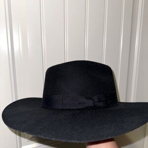 Womens hat-black